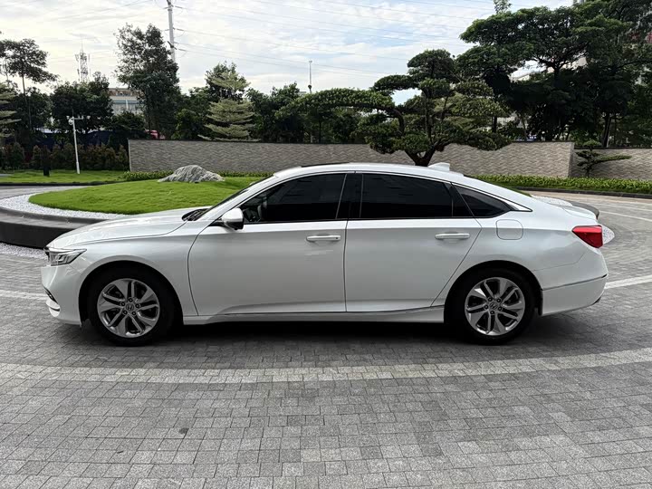 Фото 7 - Honda Accord