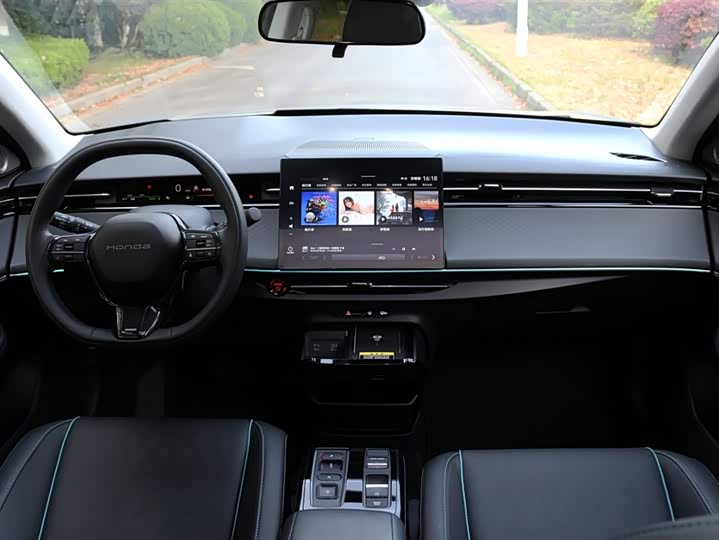 Фото 12 - Honda e:NP2