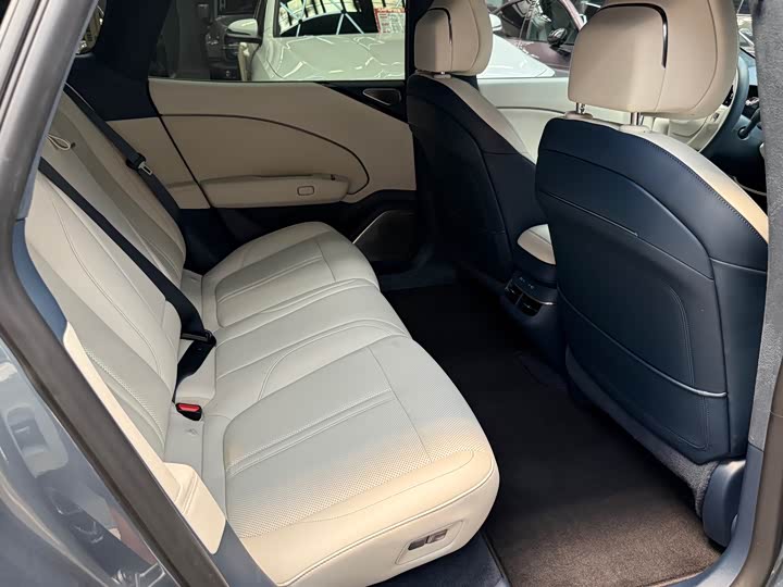 Фото 10 - Zeekr 007