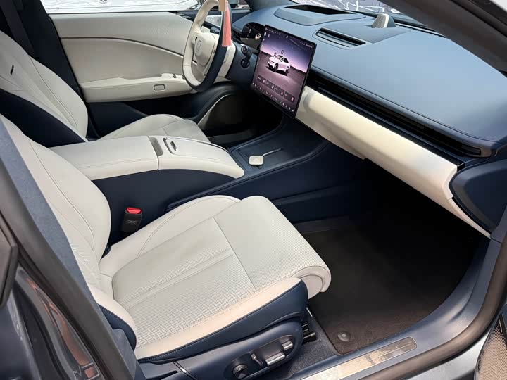 Фото 11 - Zeekr 007