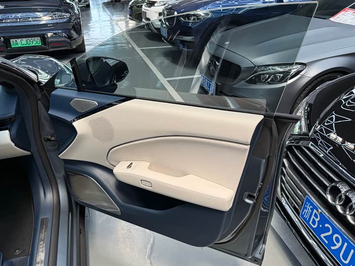 Фото 12 - Zeekr 007