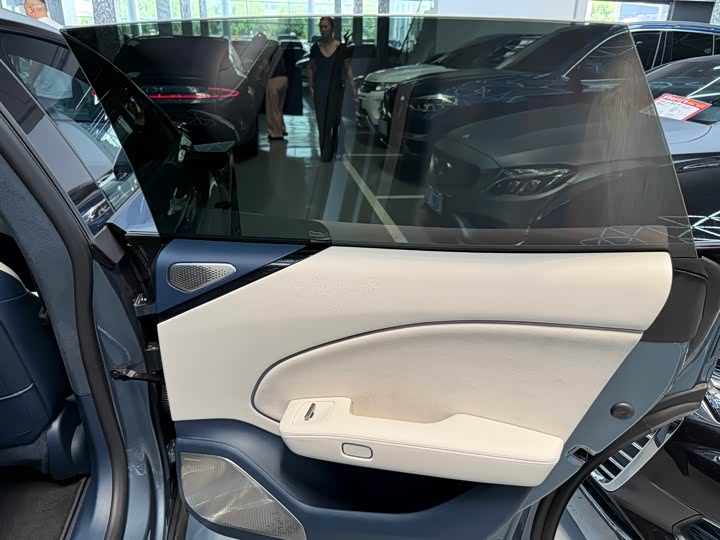 Фото 13 - Zeekr 007