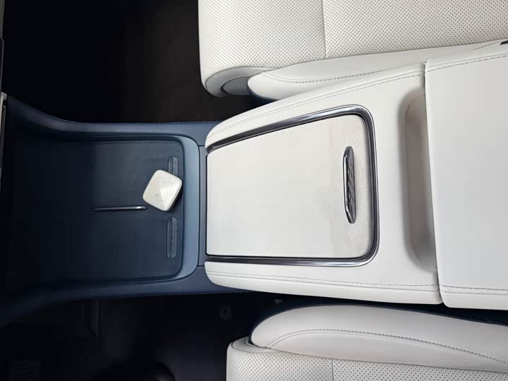 Фото 15 - Zeekr 007