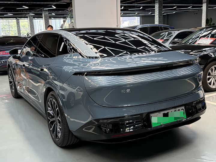 Фото 16 - Zeekr 007