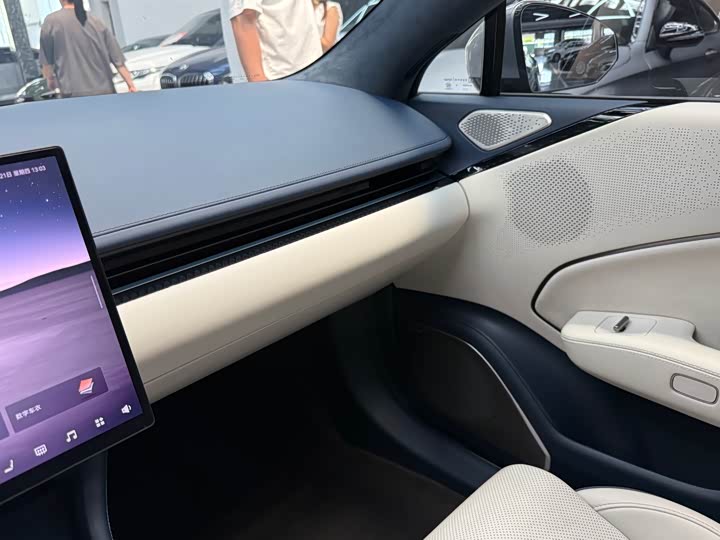 Фото 7 - Zeekr 007