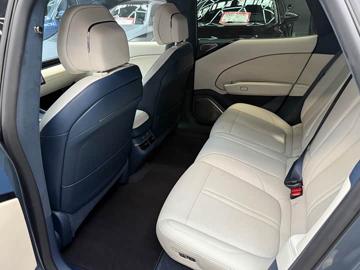 Фото 8 - Zeekr 007