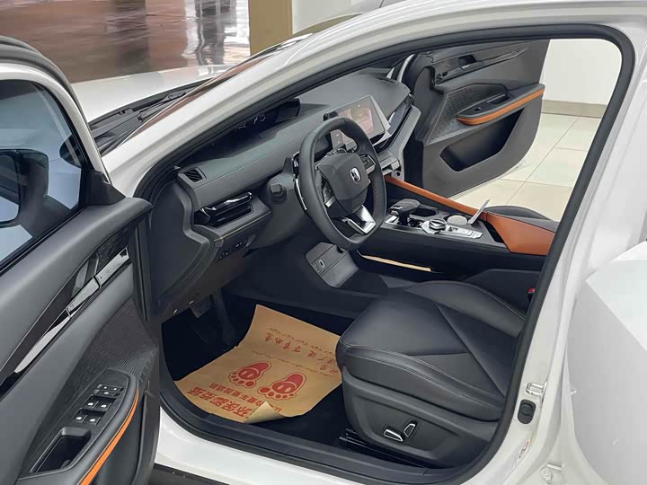 Фото 4 - Changan UNI-V