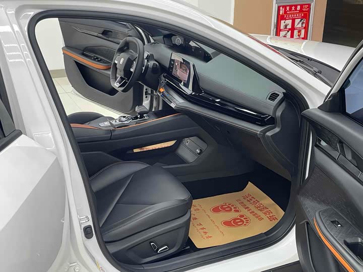 Фото 6 - Changan UNI-V