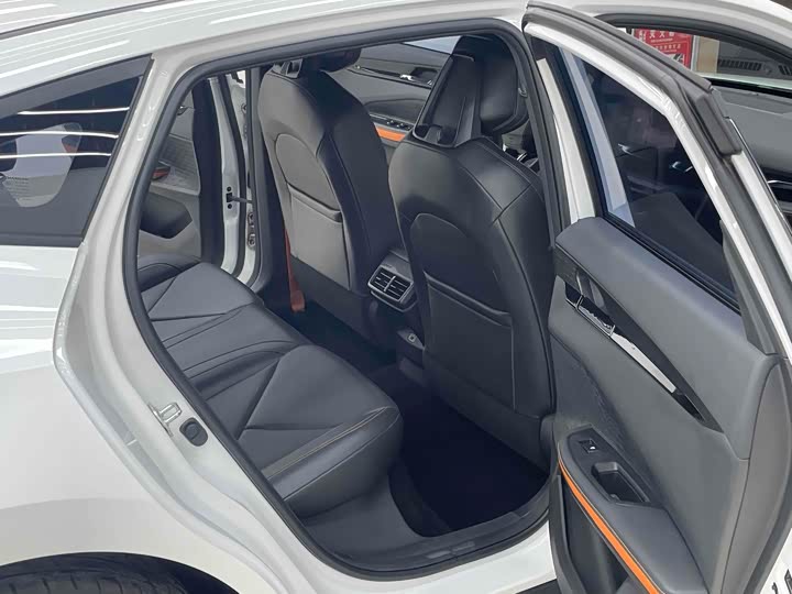 Фото 7 - Changan UNI-V