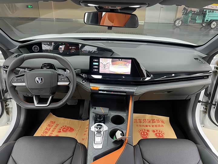 Фото 8 - Changan UNI-V