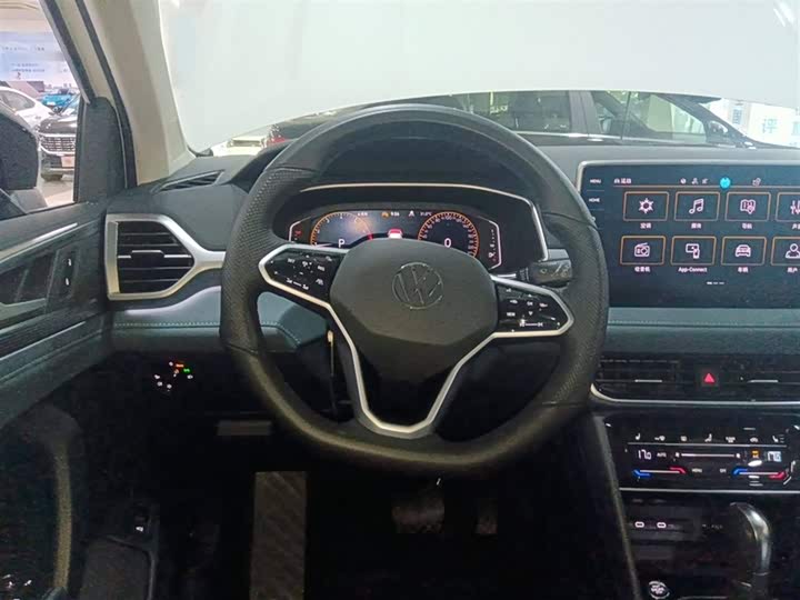 Фото 3 - Volkswagen Tharu