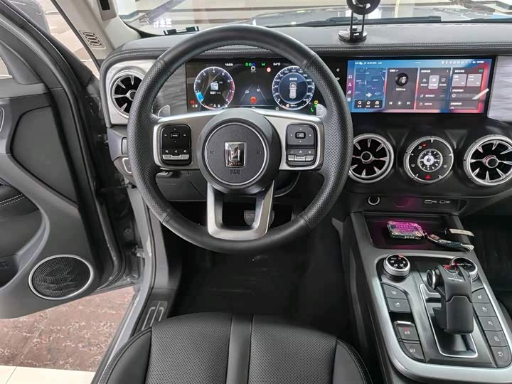 Фото 12 - Tank 300