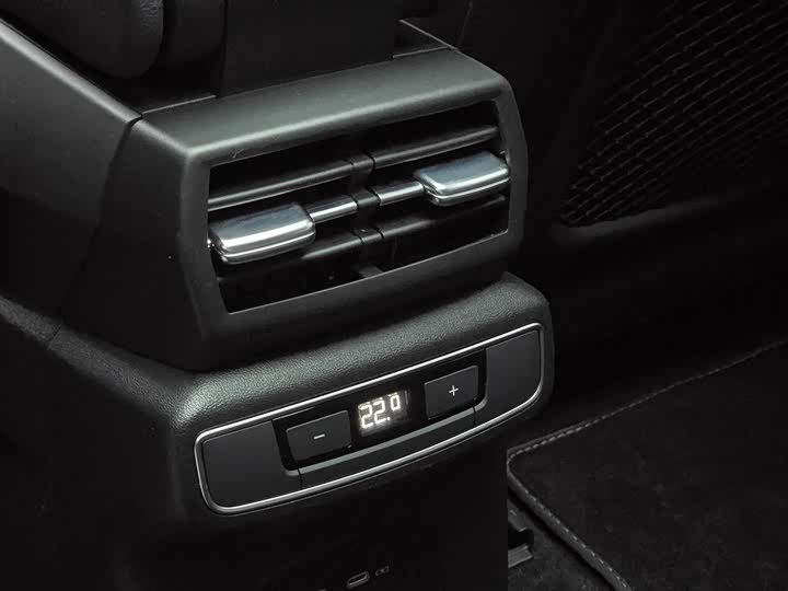 Фото 12 - Audi Q4 e-tron