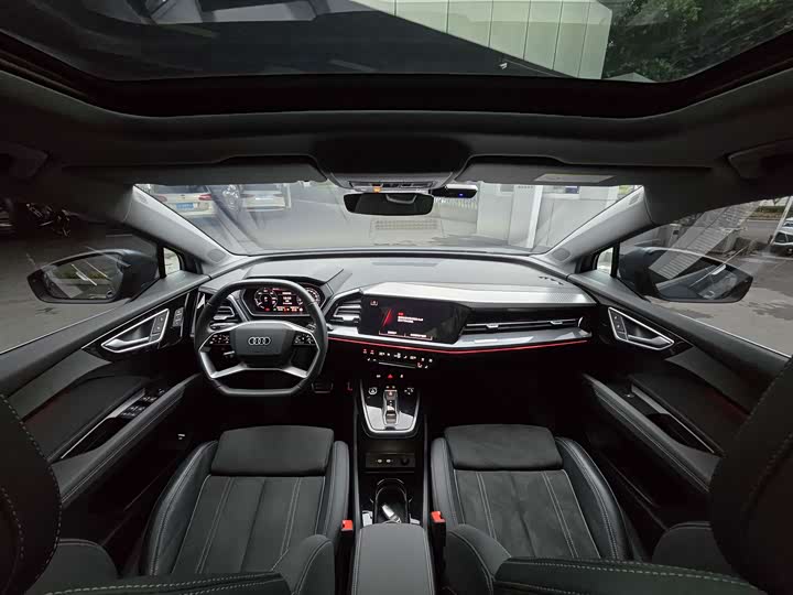 Фото 14 - Audi Q4 e-tron