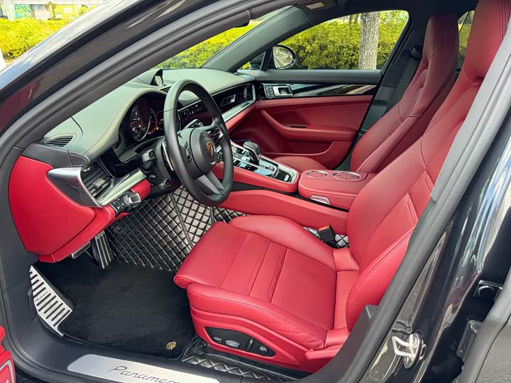 Фото 28 - Porsche Panamera