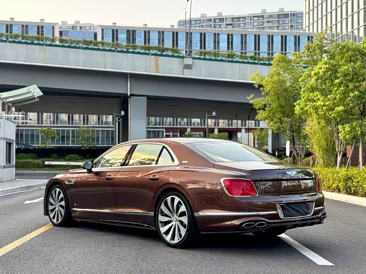 Фото 9 - Bentley Flying Spur