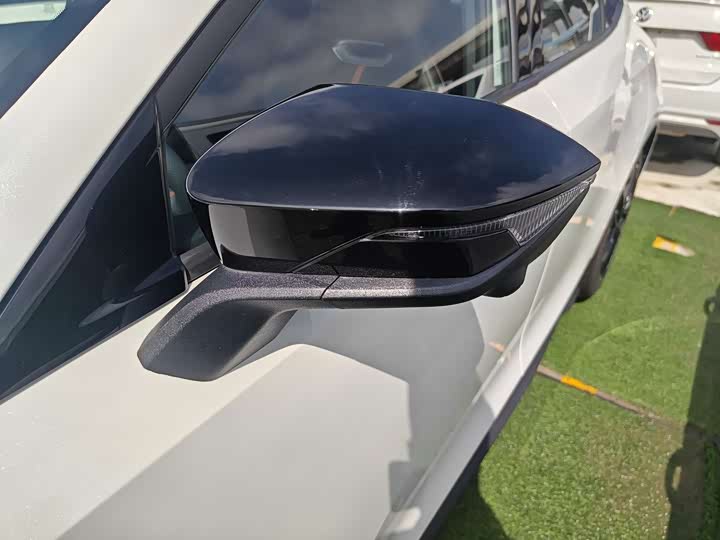 Фото 12 - Changan UNI-V