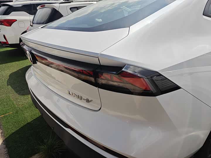 Фото 19 - Changan UNI-V