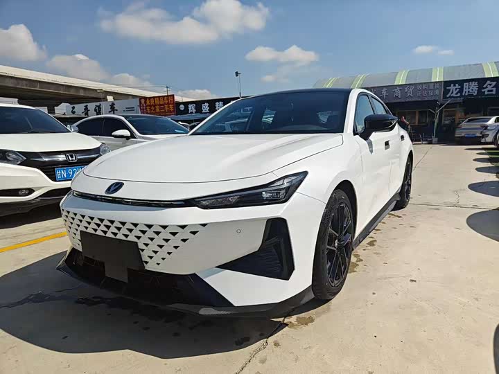 Фото 3 - Changan UNI-V