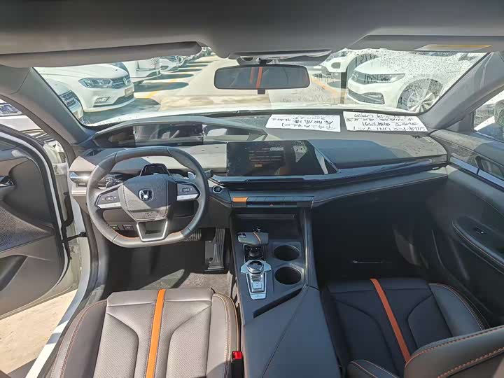 Фото 7 - Changan UNI-V