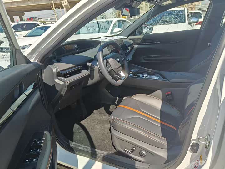 Фото 8 - Changan UNI-V