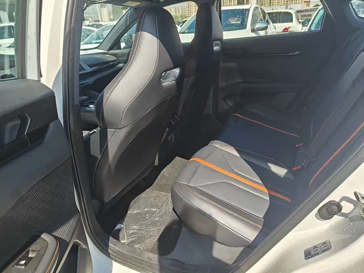 Фото 9 - Changan UNI-V