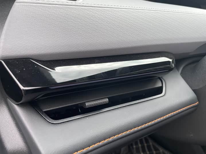 Фото 11 - Changan UNI-V