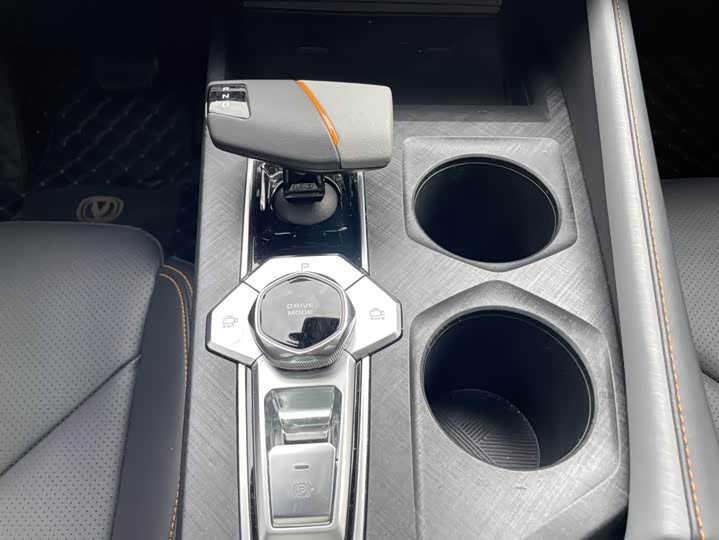 Фото 24 - Changan UNI-V