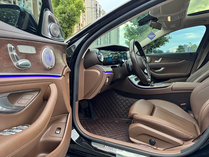 Фото 14 - Mercedes-Benz E-Class