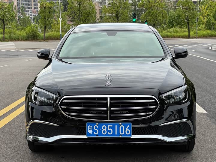 Фото 2 - Mercedes-Benz E-Class