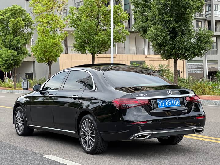 Фото 4 - Mercedes-Benz E-Class