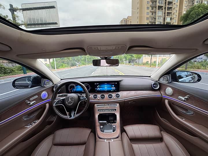 Фото 8 - Mercedes-Benz E-Class