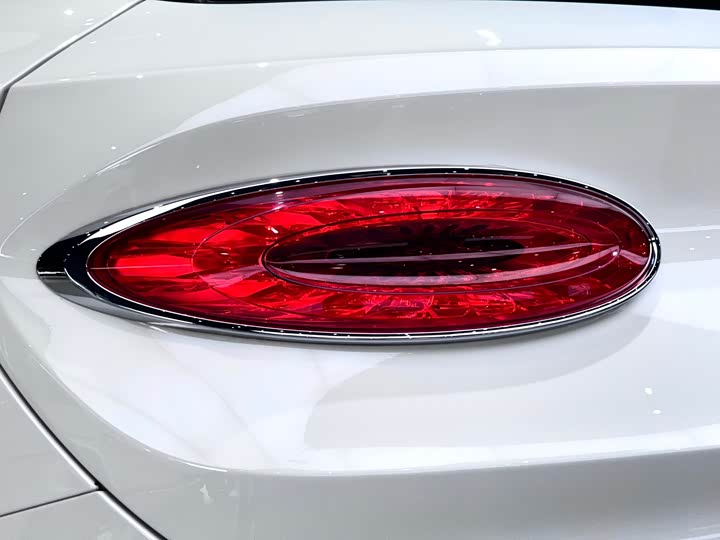 Фото 11 - Bentley Bentayga