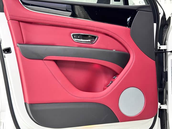 Фото 15 - Bentley Bentayga