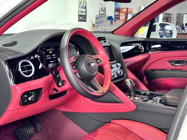 Фото 16 - Bentley Bentayga