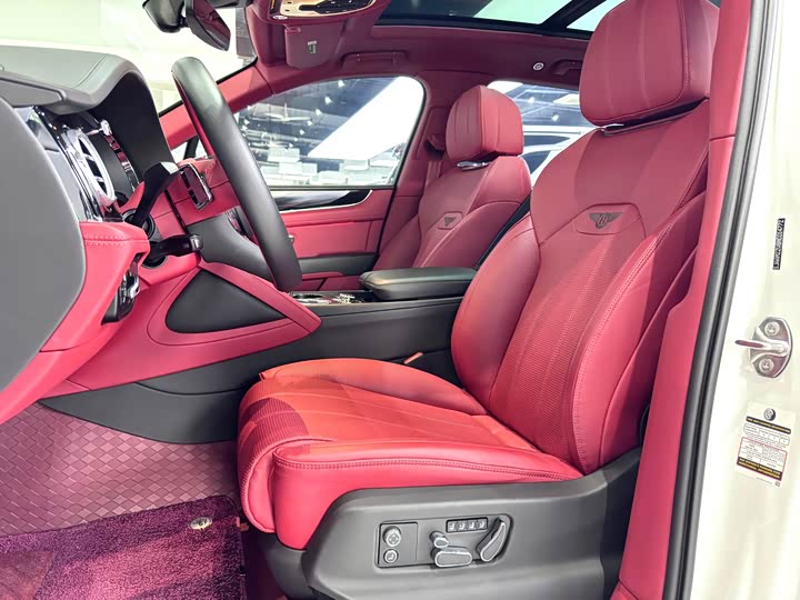 Фото 17 - Bentley Bentayga