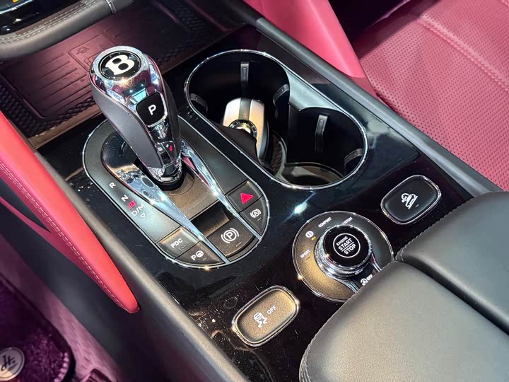 Фото 22 - Bentley Bentayga