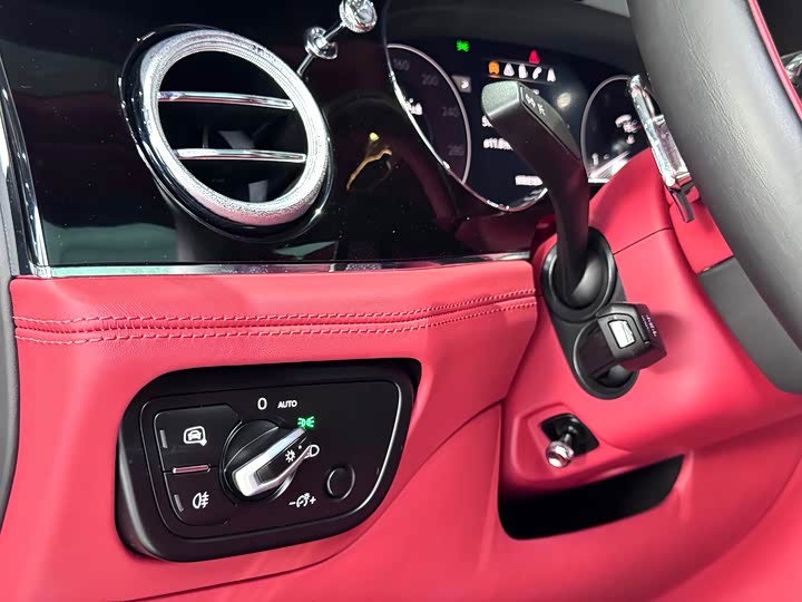 Фото 23 - Bentley Bentayga