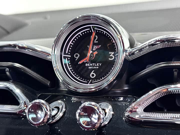 Фото 26 - Bentley Bentayga