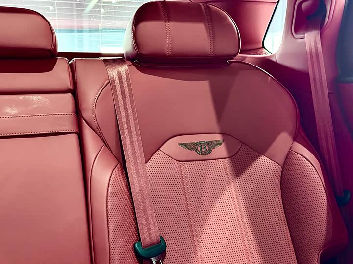 Фото 36 - Bentley Bentayga