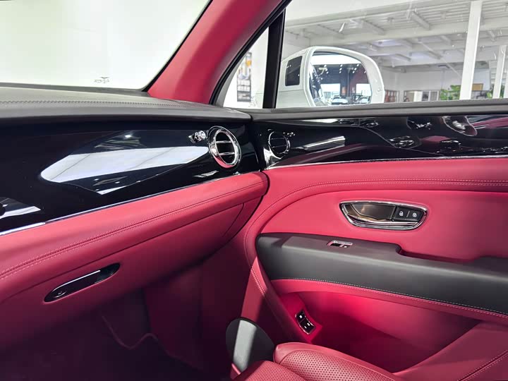 Фото 38 - Bentley Bentayga