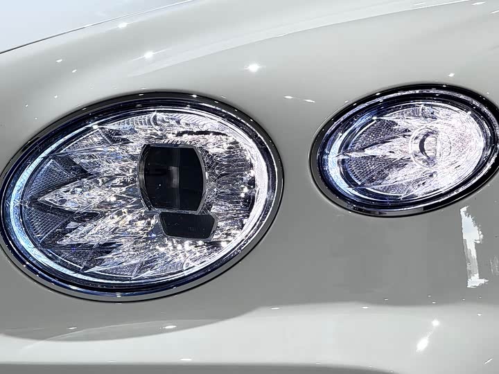 Фото 8 - Bentley Bentayga