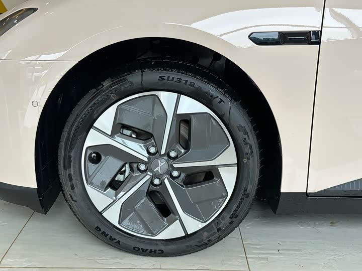 Фото 10 - XPeng Mona M03