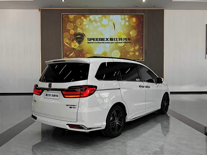 Фото 15 - Honda Odyssey