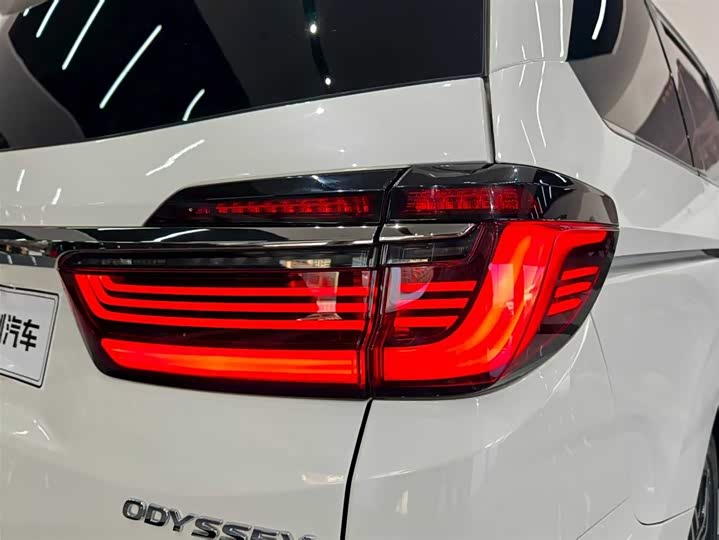 Фото 16 - Honda Odyssey