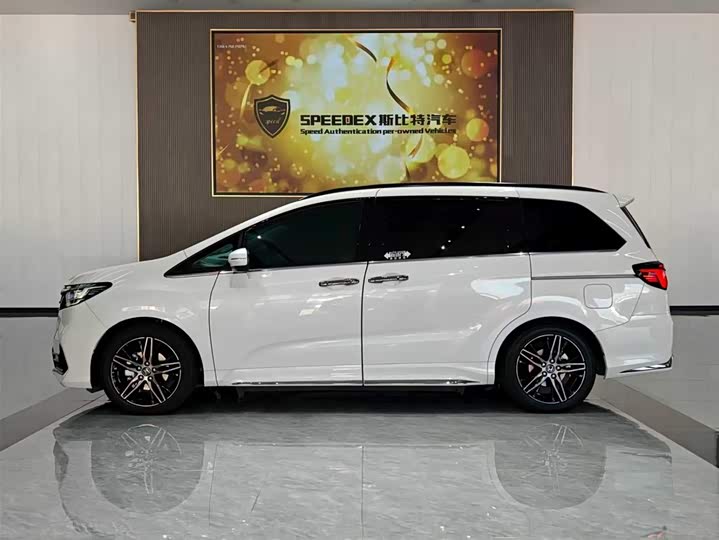 Фото 2 - Honda Odyssey