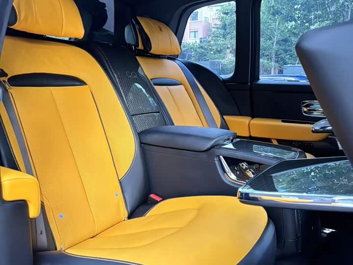 Фото 6 - Rolls-Royce Cullinan