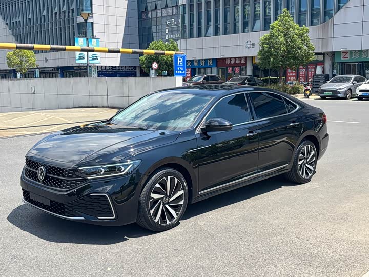 Фото 1 - Volkswagen Passat