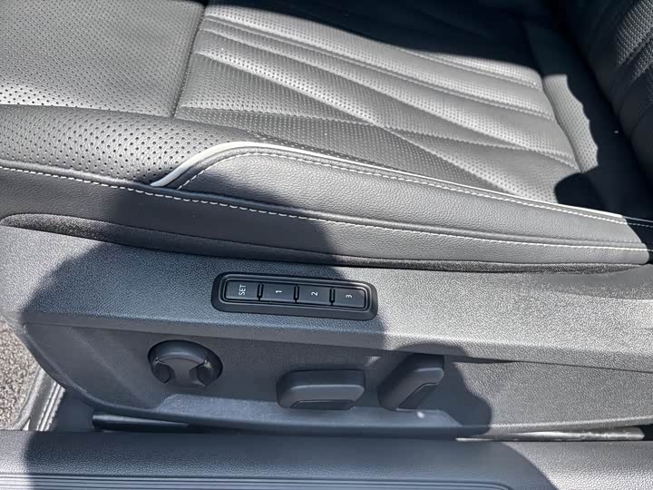 Фото 14 - Volkswagen Passat