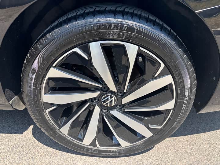 Фото 15 - Volkswagen Passat